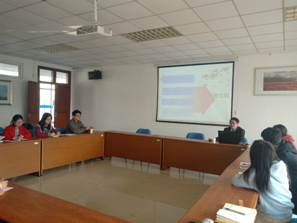 逼喱逼喱
举办研究生学术研究与论文写作讲座