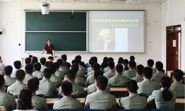 逼喱逼喱
举办“《共产党宣言》及其时代意义”主题学术讲座