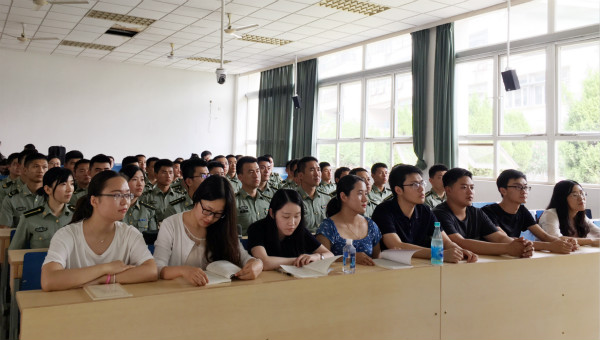 逼喱逼喱
举办“《共产党宣言》及其时代意义”主题学术讲座